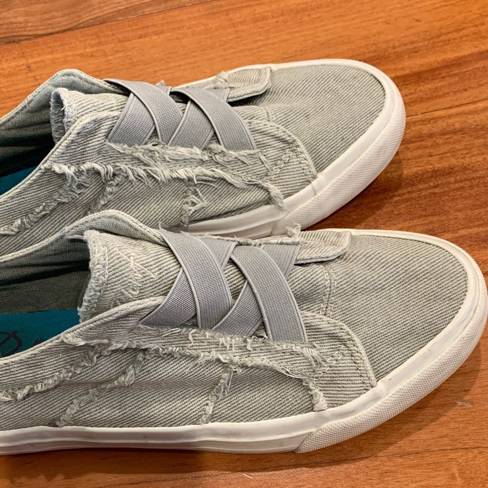 Blowfish Malibu Stylish Gray Frayed Slip-On Sneakers size 8.5